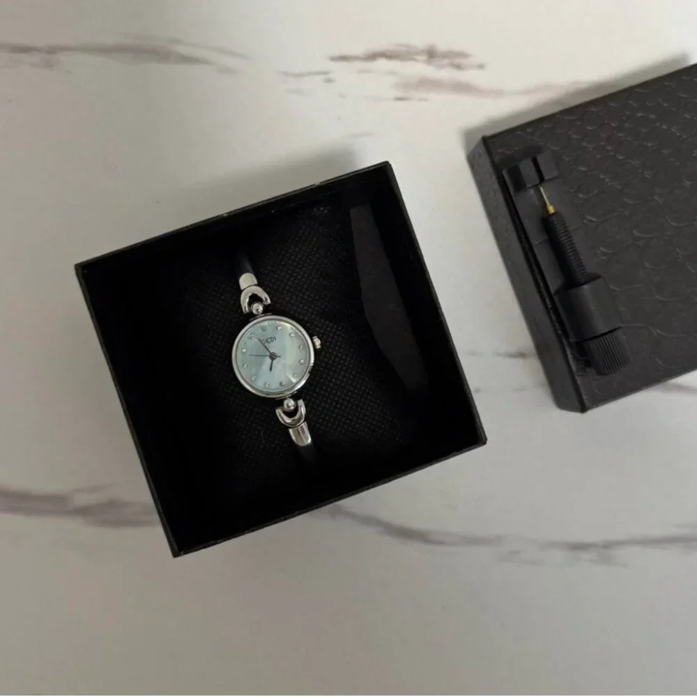 Sku0450 Retro Silver Blue dial Women Casual Round Watch Stainless steel+gift bag